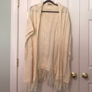 Hooded, sleeveless cream cardigan
